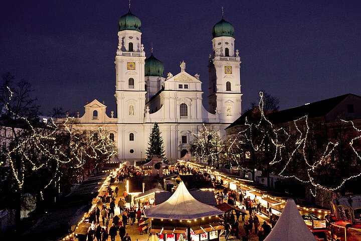 Passau-Christkindlmarkt-Donau-Sehenswürdigkeit-StadtPassau