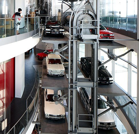 Innen und Aussen AnsichtenIngolstadt Audi Forum, Deutschland am 21.05.2012