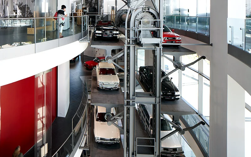 Innen und Aussen AnsichtenIngolstadt Audi Forum, Deutschland am 21.05.2012