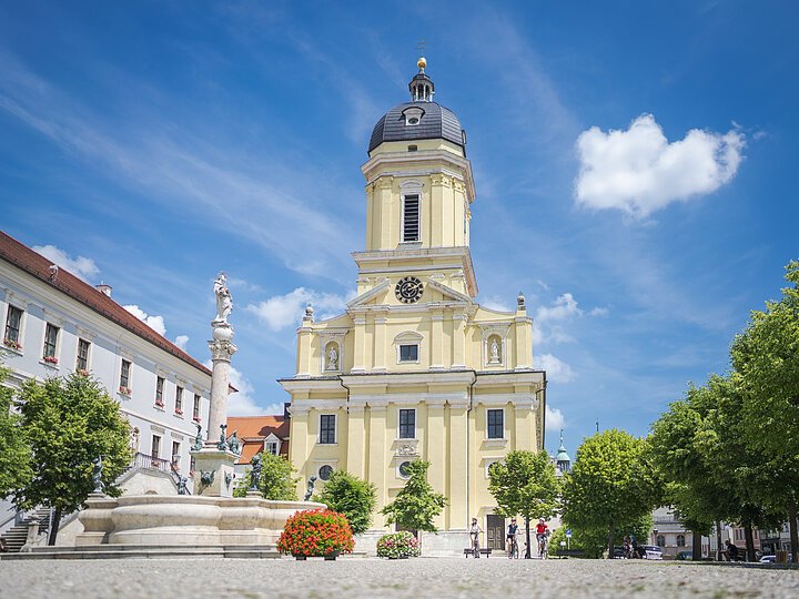 Neuburg-Karlsplatz-Donau-Sehenswürdigkeit-DietmarDenger Am Karlsplatz