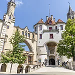 Der Eingang des Hohenzollernschlosses in Sigmaringen...Influencerreise Oberschwaben-Allgäu 2024 | Creator: Nicole Hagemann & Marco Emminger (@kommwirmachendaseinfach)