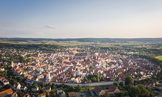 Luftbild Nördlingen am Abend