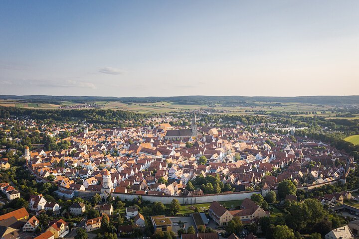 Luftbild Nördlingen am Abend