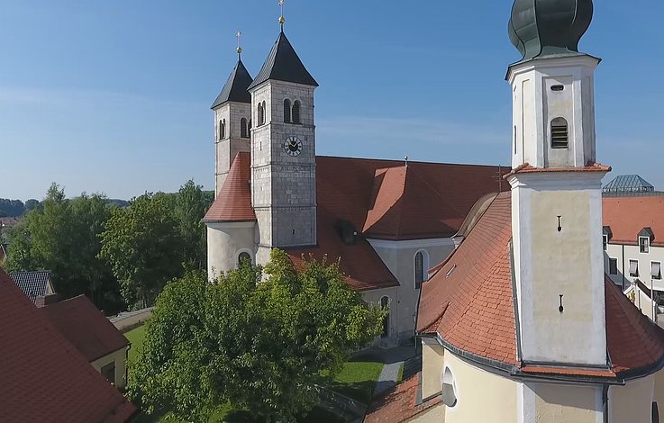 Pförring - Kirchen am Marktplatz
